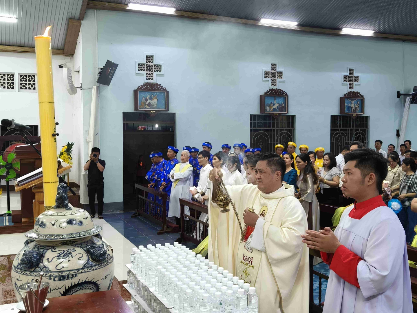 Giáo Xứ Kiên Long Cử Hành Thánh Lễ Vọng Phục Sinh